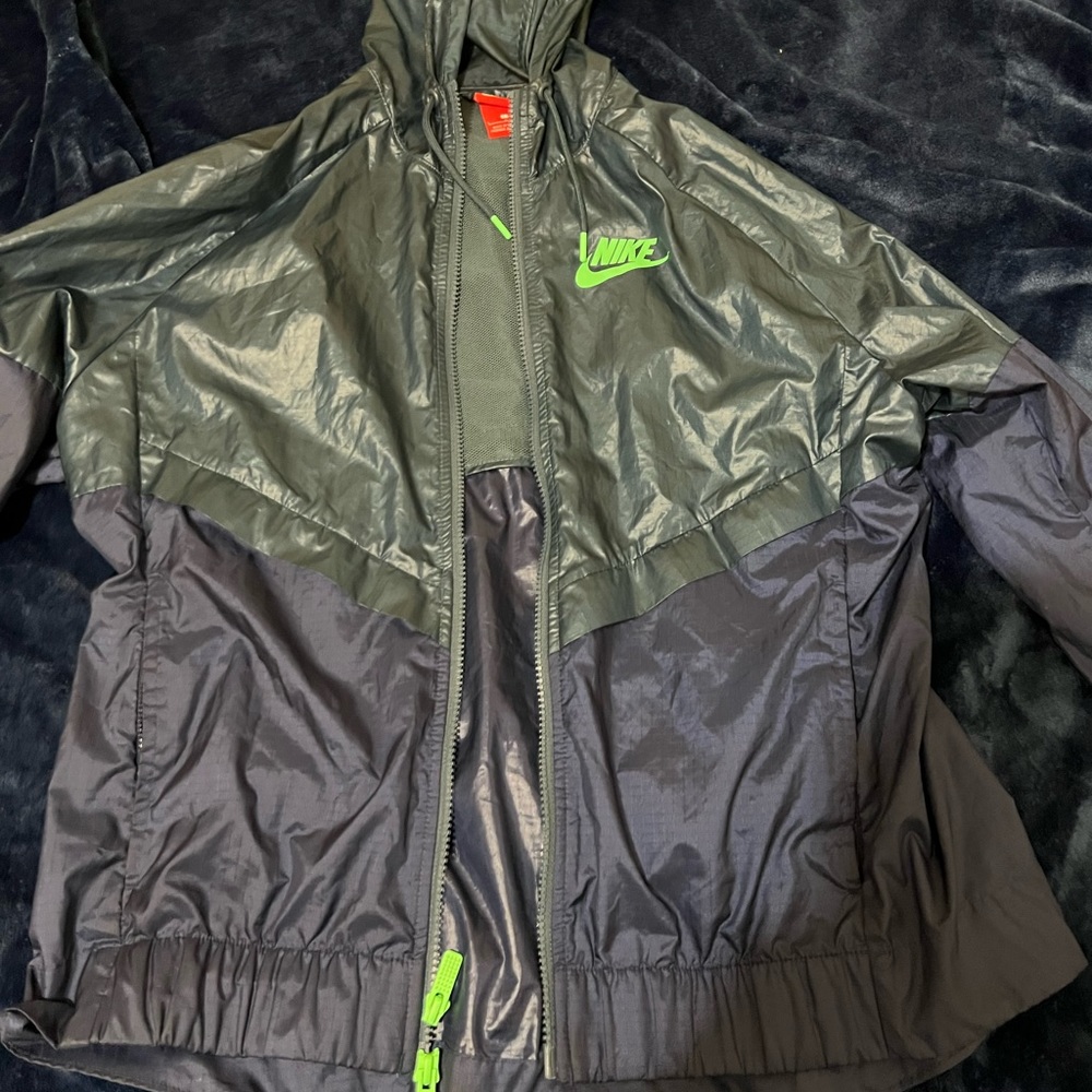 nike wind breaker
